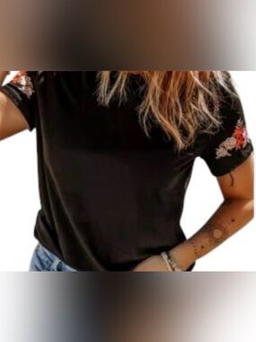FLORAL EMBROIDERED T-SHIRT